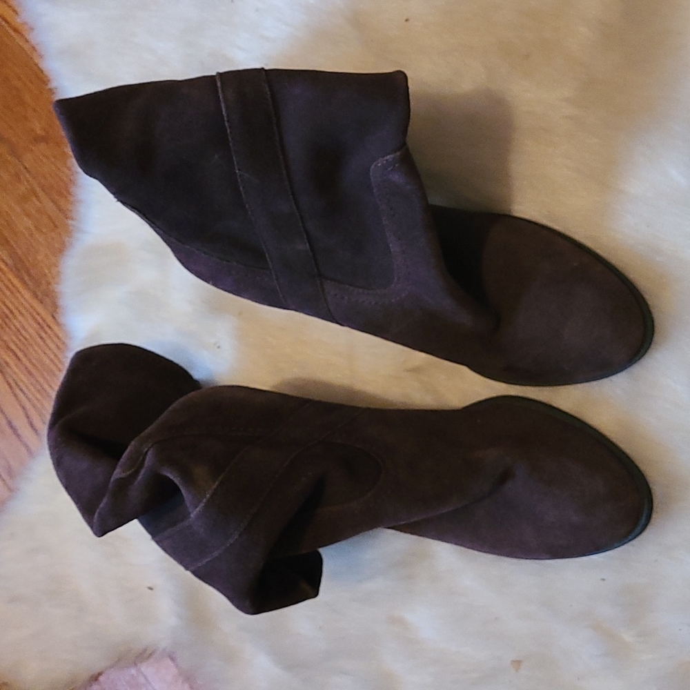 Midcalf brown suede boots